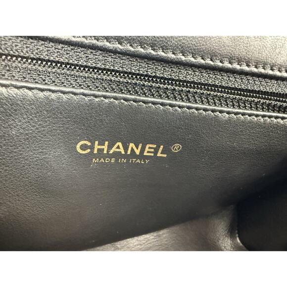 Chanel Timeless Classic Flap Medium Quilted Leather Shoulder Bag Black with Gold - Picture 14 of 16